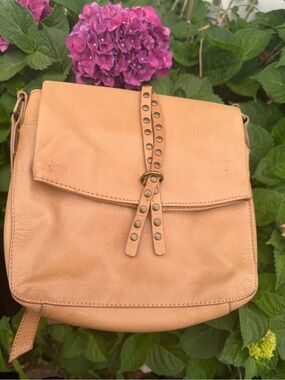 Lucky Brand EUC Leather Crossbody Bag in Tan - Classic Stud Strap